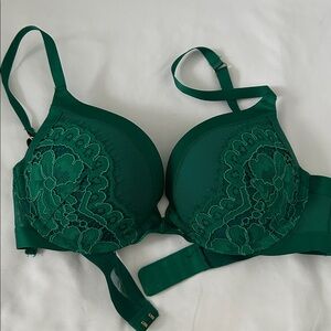 Victoria’s Secret Green Lace Bra